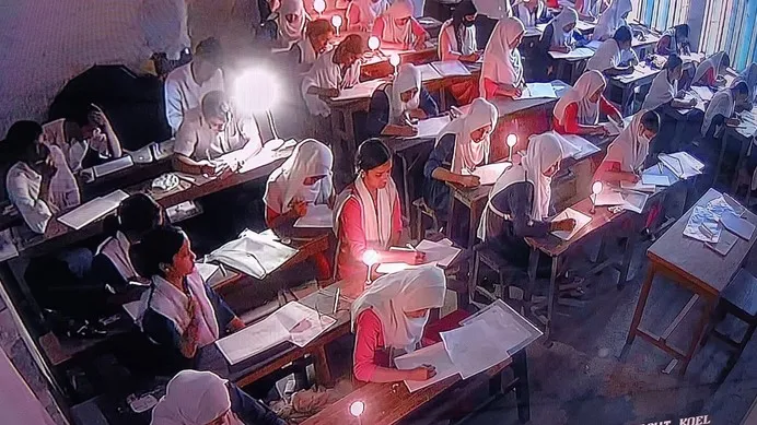 মোমবাতির আলোয় পরীক্ষা দিচ্ছে সাড়ে ৪ হাজার শিক্ষার্থী